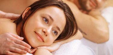 A couple getting a relaxing Houston Thai massage