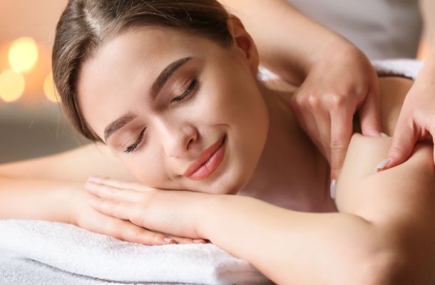 A woman getting a therapeutic Houston Thai massage