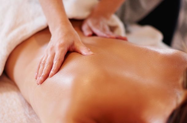 A woman getting a Houston Swedish relaxation massage